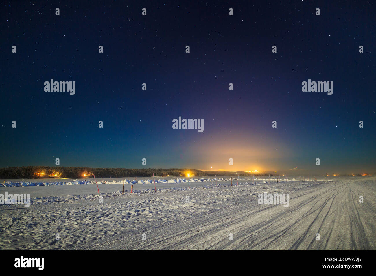 Tramonto sul paesaggio congelato, basse temperature basse come -47 gradi centigradi, Lapponia, Svezia Foto Stock