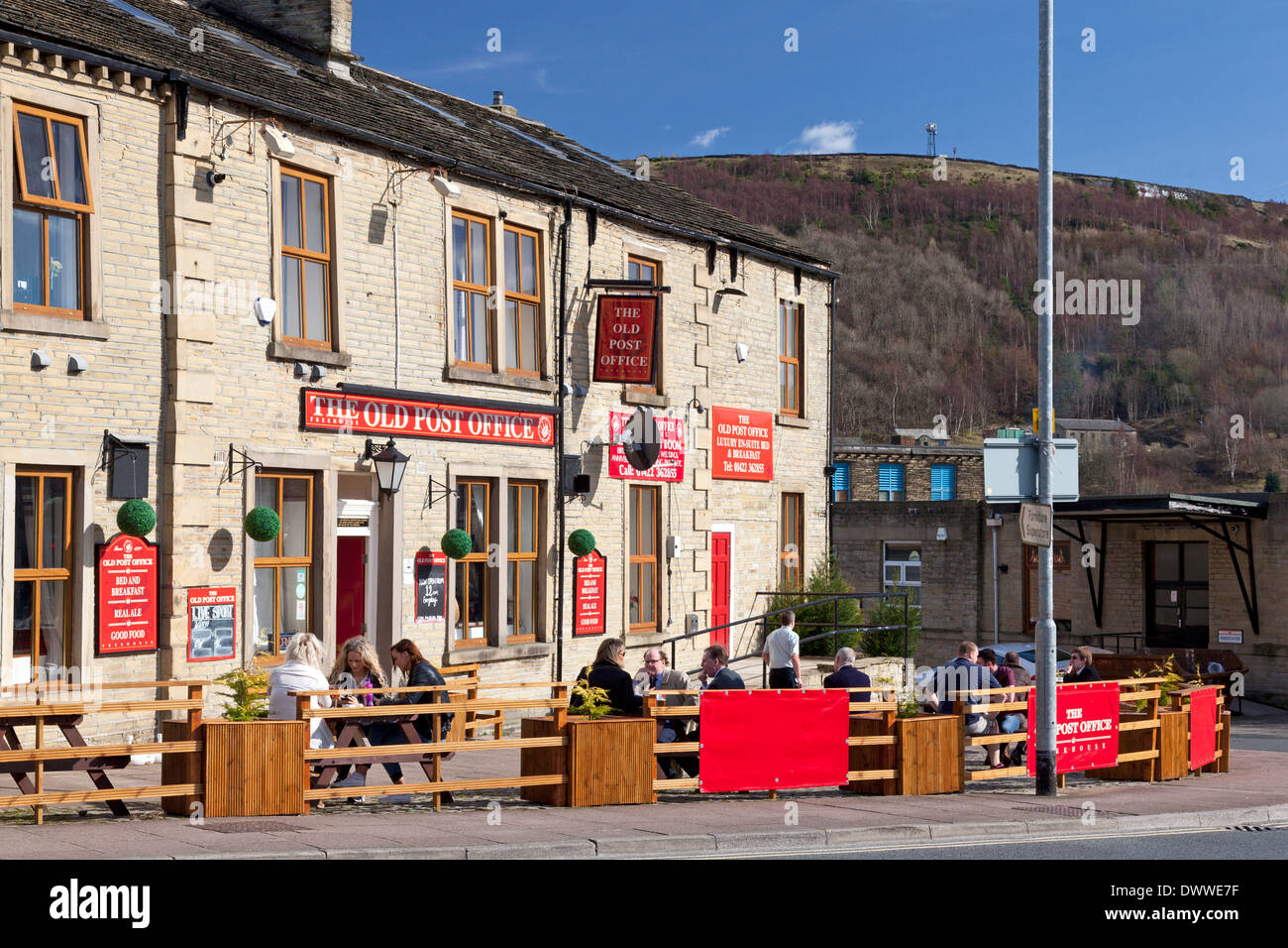 Il vecchio ufficio postale, ora convertito in un pub, Halifax, West Yorkshire Foto Stock