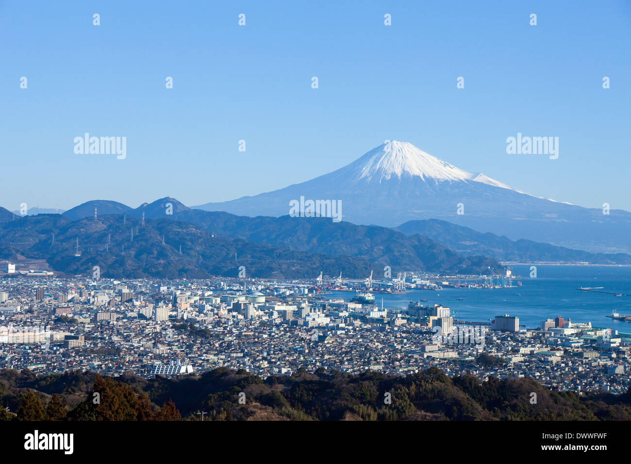 Mt Fuji e Shimizu Harbour, Prefettura di Shizuoka, Giappone Foto Stock