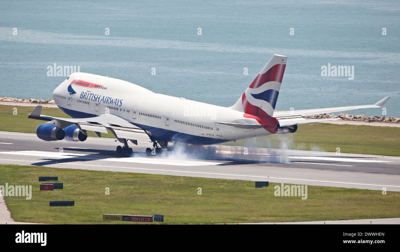 British Airway passeggeri aerei di atterraggio su Hong Kong International Airport HKIA Foto Stock