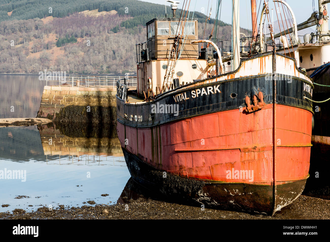 Vecchia barca da pesca nel porto di Inverary, costa ovest della Scozia. Foto Stock