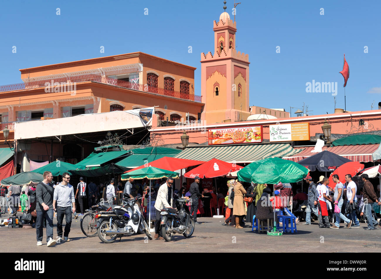 Le bancarelle del mercato in luogo piazza Jema El Fna a Marrakech, Marocco Foto Stock
