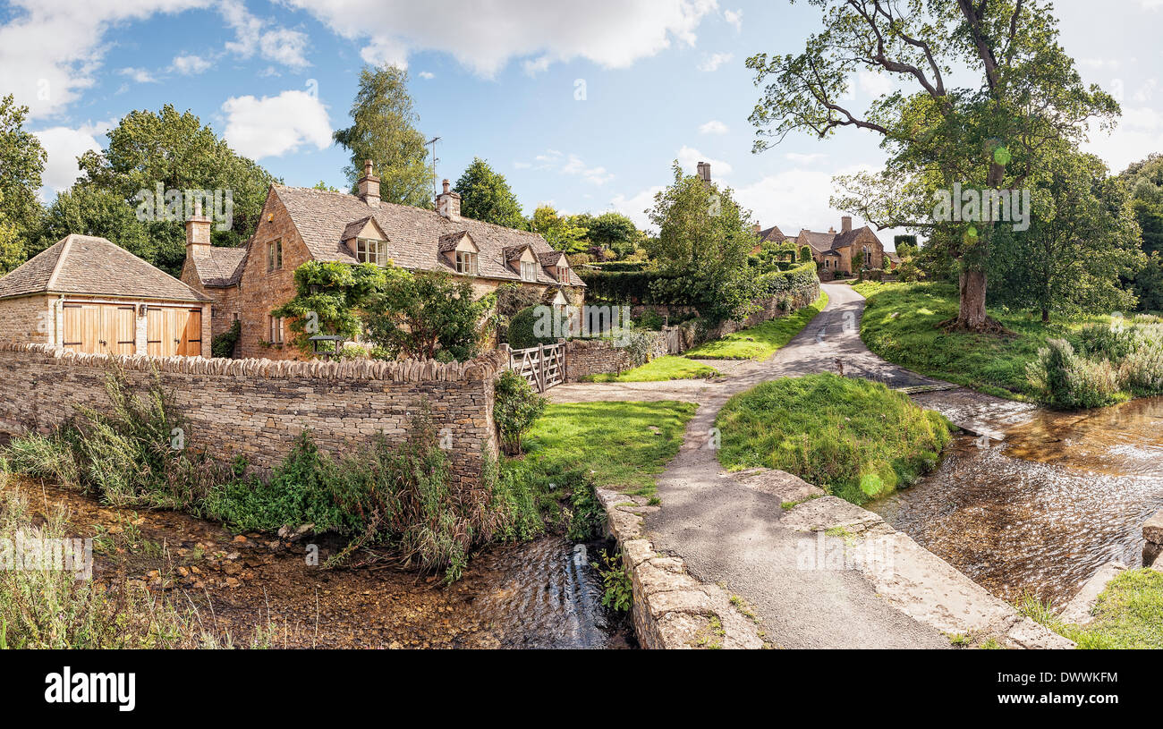 La causeway di macellazione superiore in Cotswolds. Egnland UK. su una bella giornata d'estate. Foto Stock