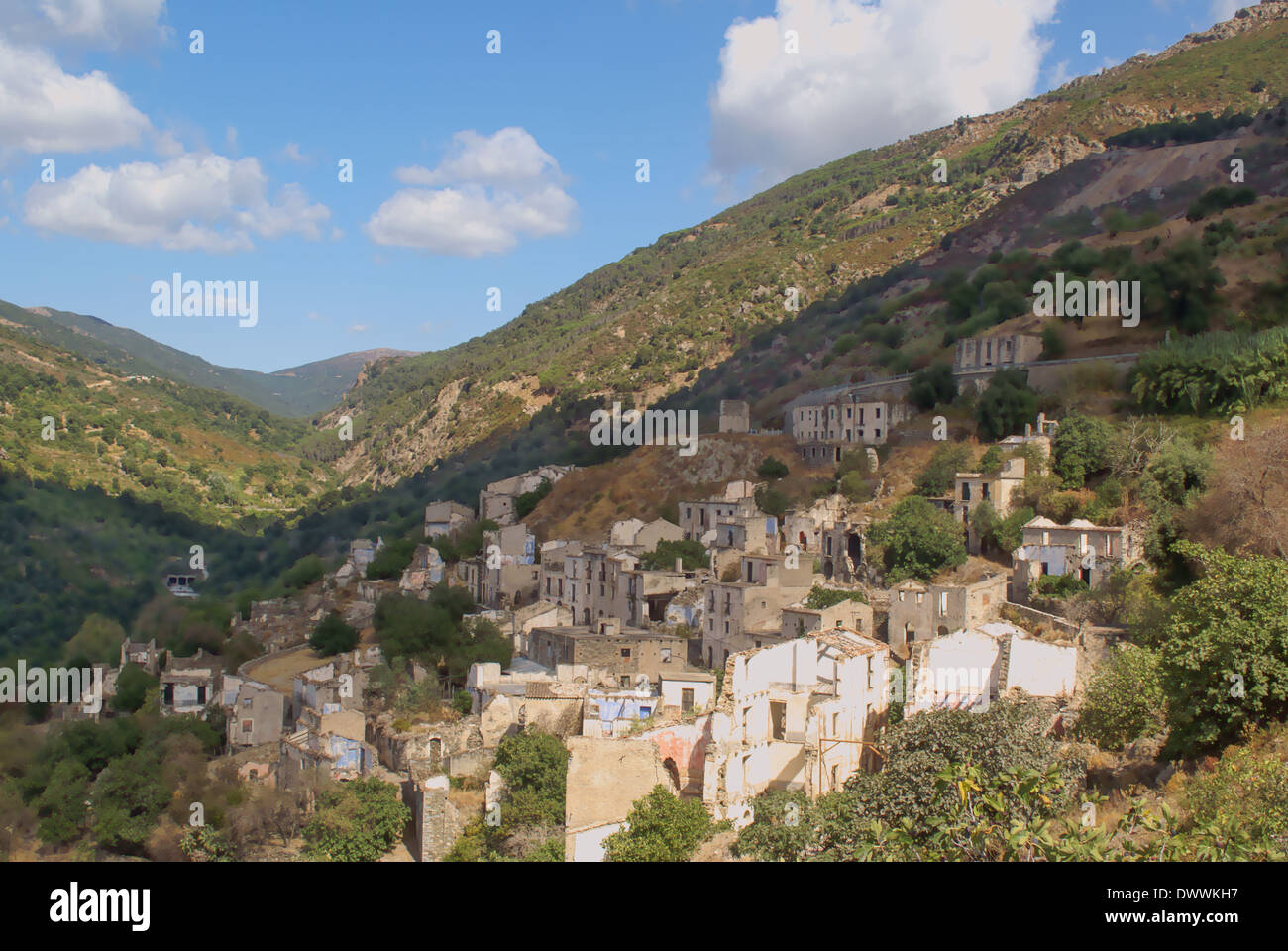 Abbandonato borgo collinare in Sardegna Italia Foto Stock