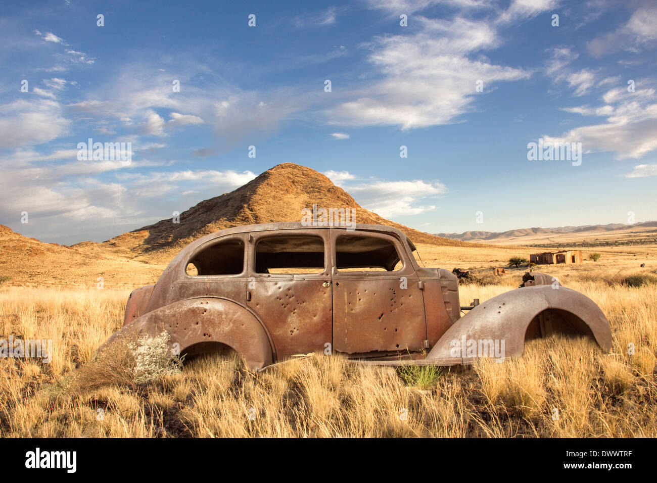 Storica vettura con fori di proiettile in Namibia Foto Stock