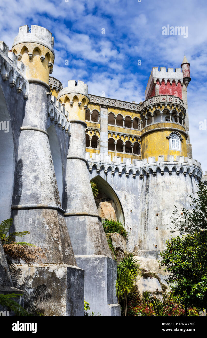Sintra, Portogallo. Palacio de Pina è il più antico palazzo ispirata dal romanticismo europeo, costruito da re portoghesi. Foto Stock