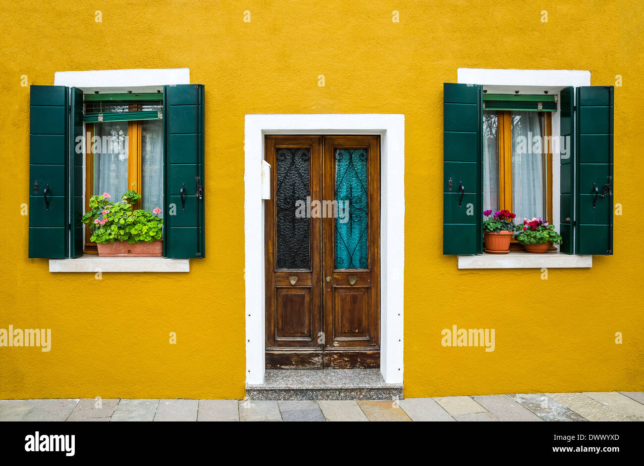 Immagine con case colorate di Burano, l'isola e punto di riferimento della regione Veneto, Venezia, Italia Foto Stock