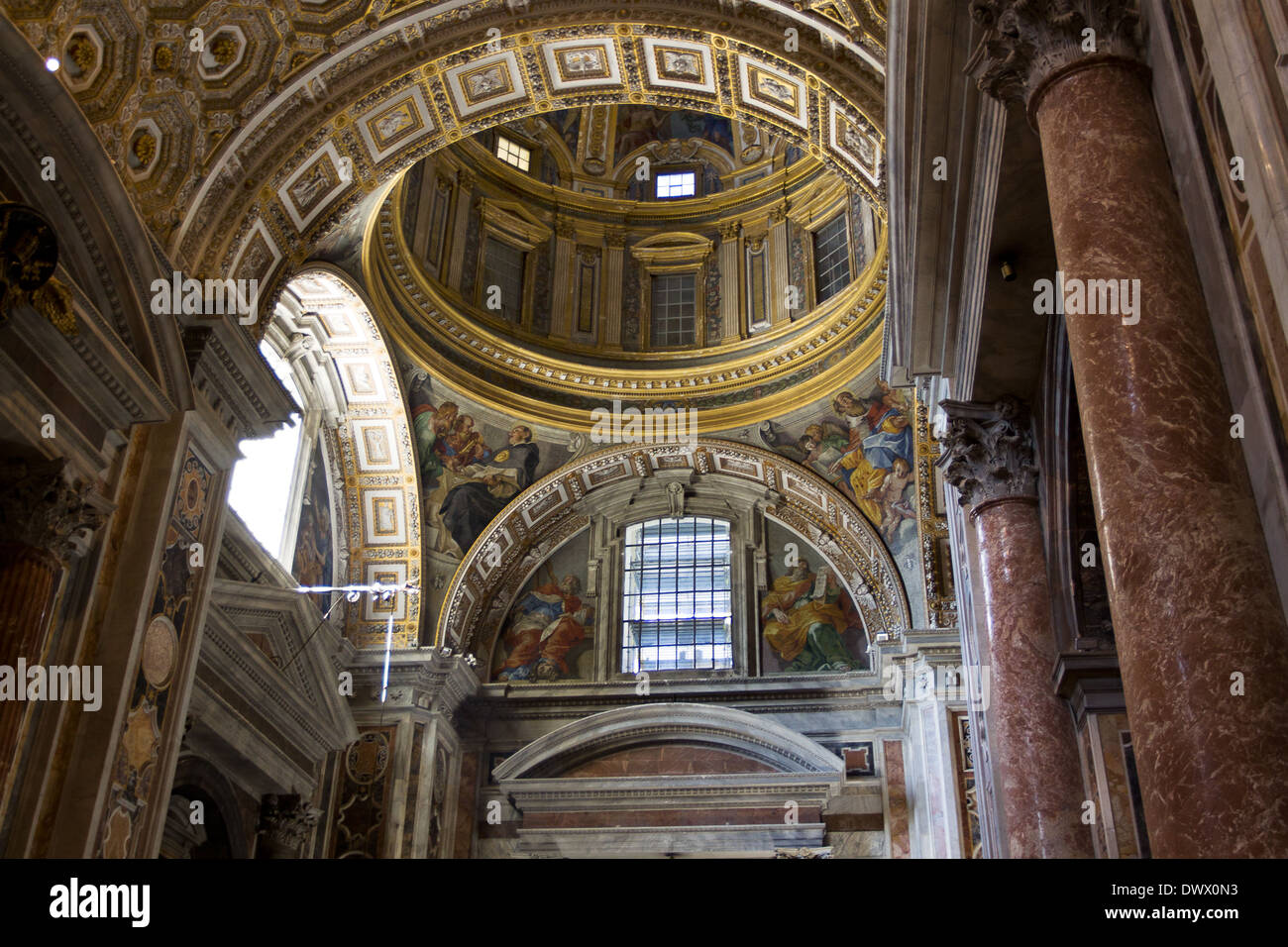 La basilica di San Pietro interno in Vaticano Foto Stock