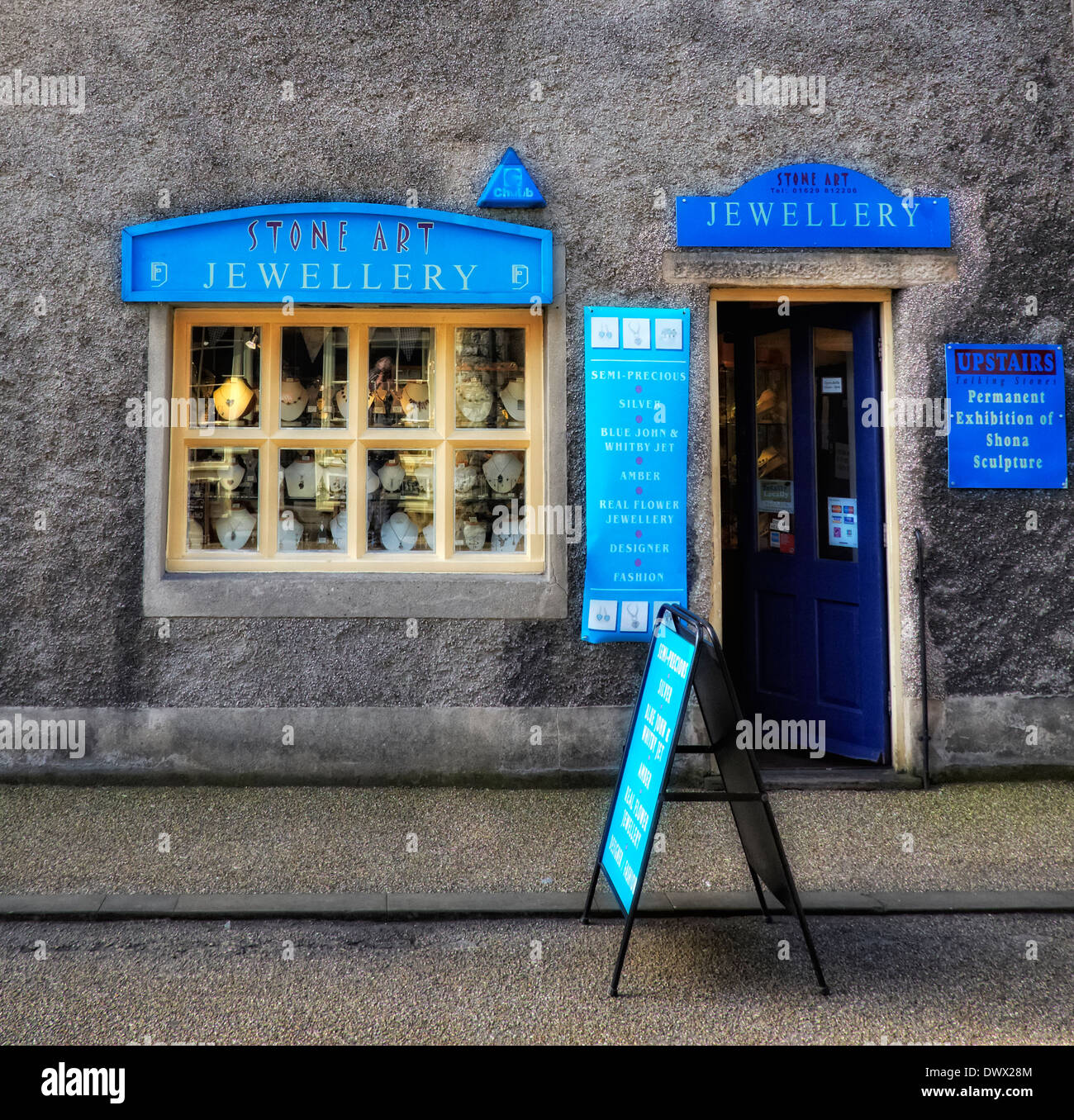 Arte in pietra gioielli Bakewell Derbyshire England Regno Unito Foto Stock