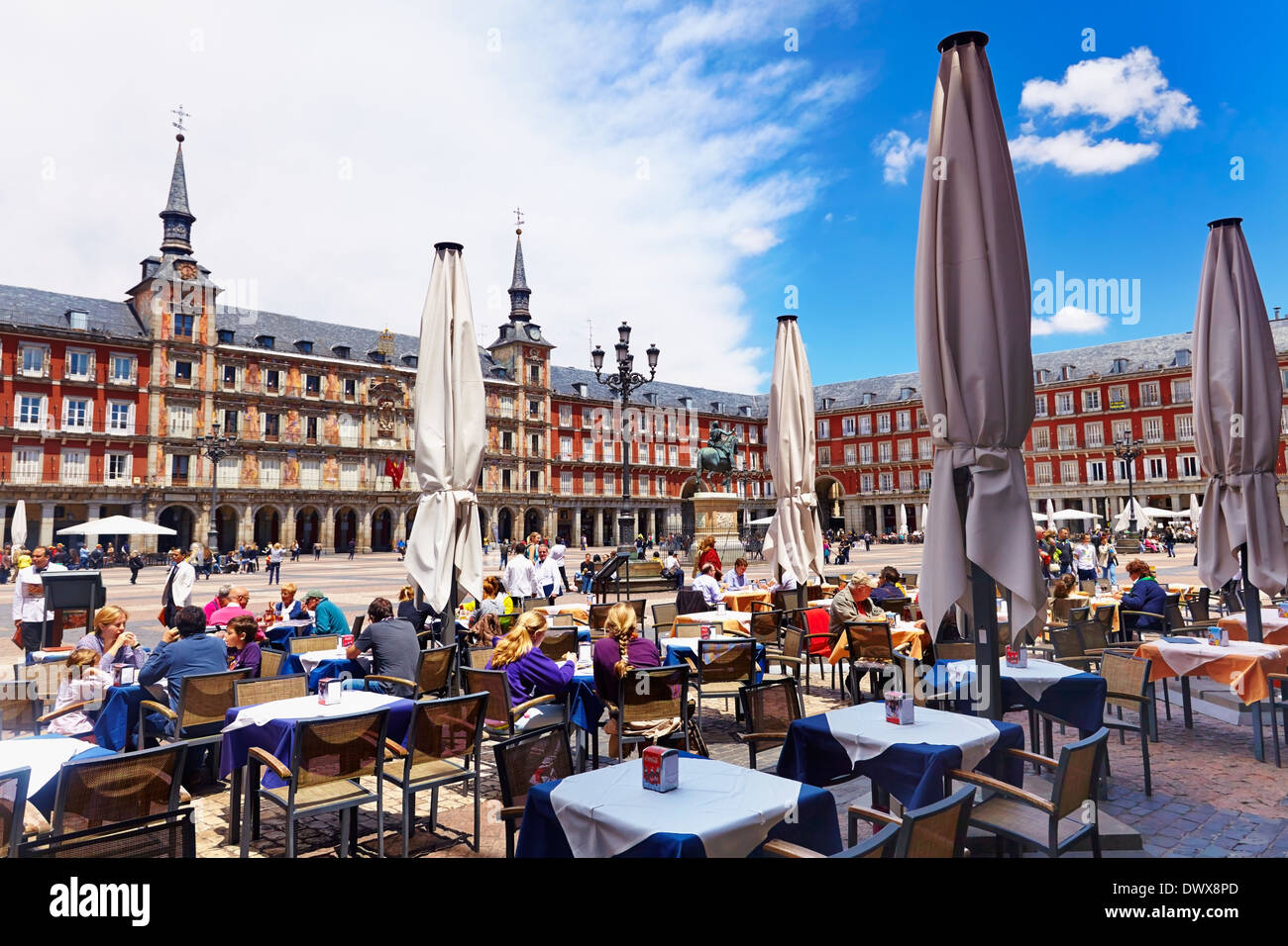 Terrazze a la Plaza Mayor. Madrid. Spagna Foto Stock
