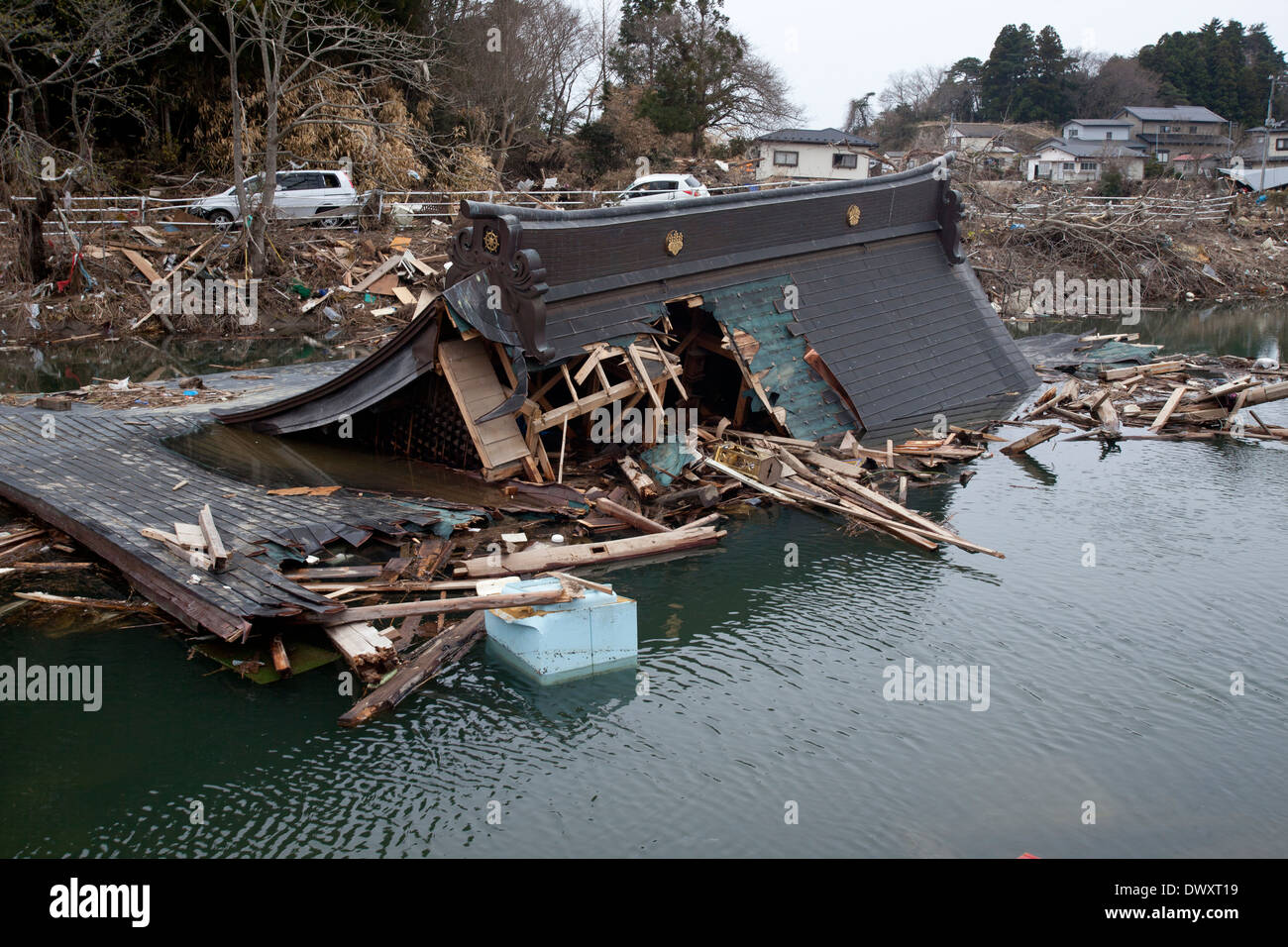Tempio distrutto da tsunami, Miyagi, Giappone Foto Stock