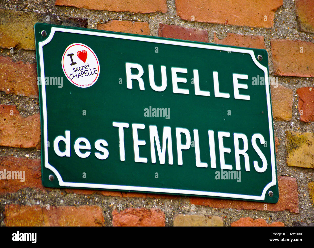 Strada segno 'Ruelle des Templiers', Bergues, Nord Pas de Calais, Hauts de France, Francia Foto Stock