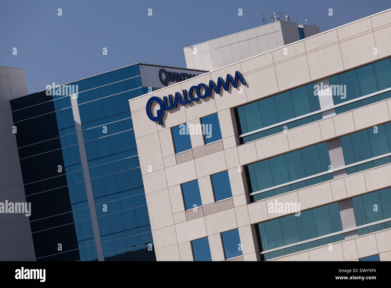 Sede di Qualcomm, una società produttrice di semiconduttori che produce delle telecomunicazioni wireless prodotti correlati al 3G, 4G e LTE. Bocca di Leone Qualcomms il processore è utilizzato in Android e Windows smart-phone come Samsung Galaxy S5, Nokia Lumia Icona. Foto Stock