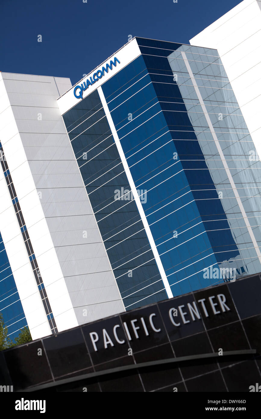 Sede di Qualcomm, una società produttrice di semiconduttori che produce delle telecomunicazioni wireless prodotti correlati al 3G, 4G e LTE. Bocca di Leone Qualcomms il processore è utilizzato in Android e Windows smart-phone come Samsung Galaxy S5, Nokia Lumia Icona. Foto Stock