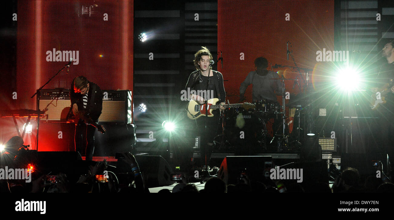 Austin, Texas, Stati Uniti d'America. 13 Mar, 2014. Matteo Healy con la banda del 1975 esegue al mtvU Woodie Awards durante SXSW il 13 marzo 2014 di Austin in Texas - USA. Credito: Manuel Nauta/NurPhoto/ZUMAPRESS.com/Alamy Live News Foto Stock