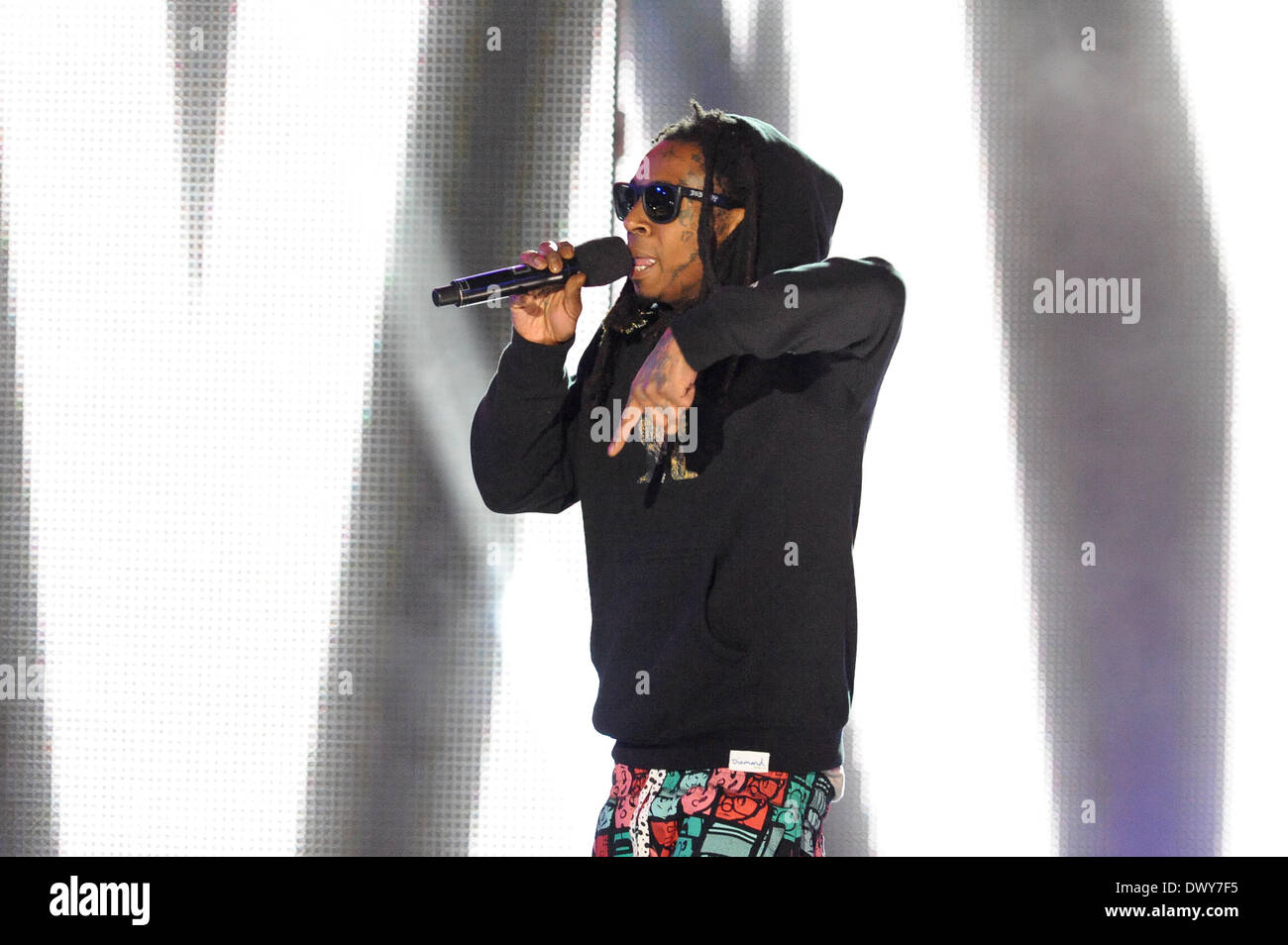 Austin, Texas, Stati Uniti d'America. 13 Mar, 2014. Lil Wayne saluta il pubblico all'inizio del mtvU Woodie Awards durante SXSW il 13 marzo 2014 di Austin in Texas - USA. Credito: Manuel Nauta/NurPhoto/ZUMAPRESS.com/Alamy Live News Foto Stock