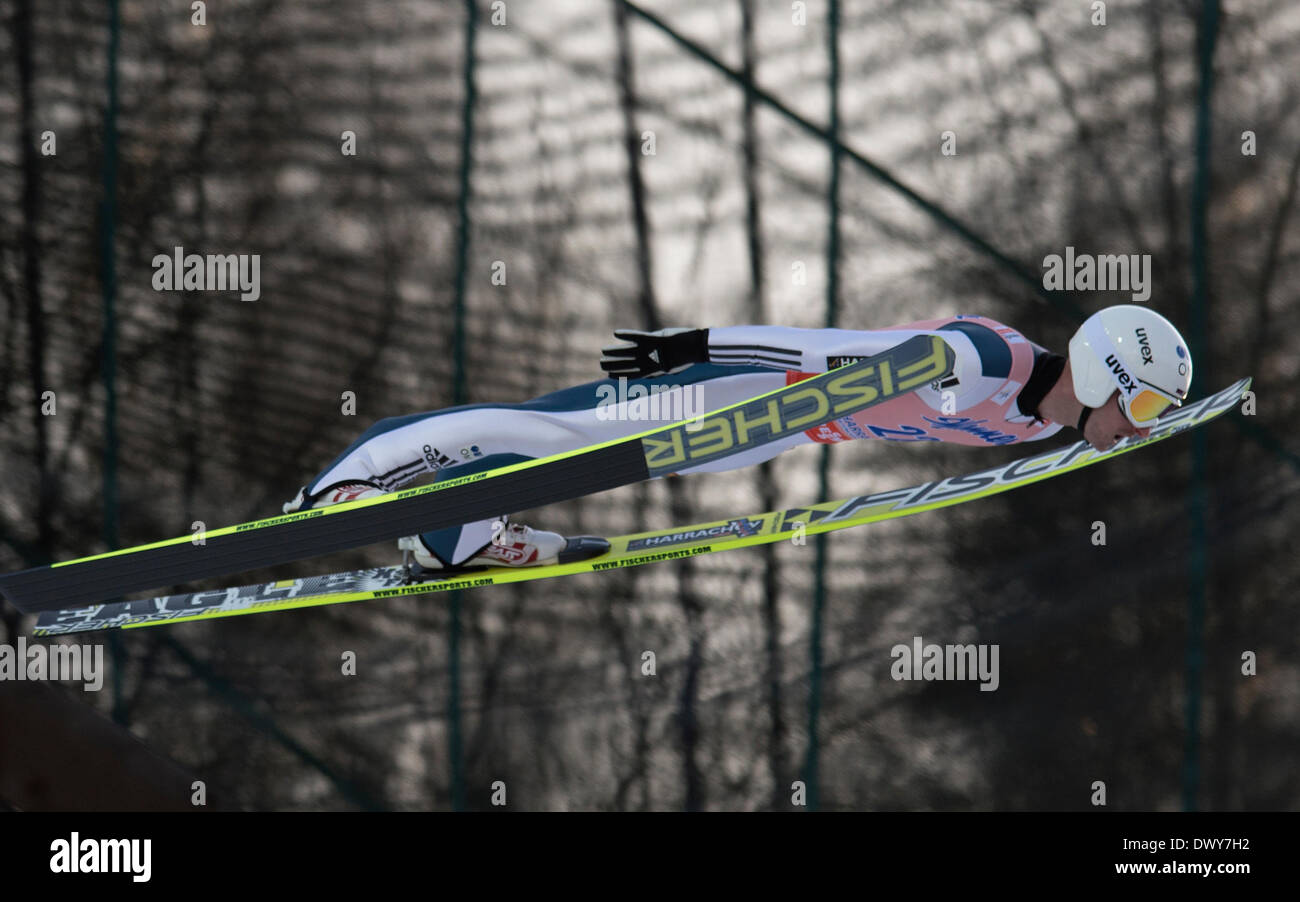 Harrachov, Repubblica Ceca. Xiv Mar, 2014. Jakub Janda di Repubblica Ceca compete durante lo sci battenti Campionati del Mondo in Harrachov, Repubblica Ceca, giovedì 14 marzo, 2014. Credito: Radek Petrasek/CTK foto/Alamy Live News Foto Stock