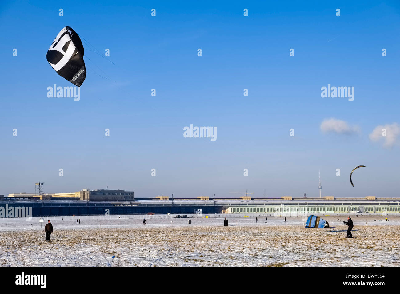 Kiteboarder, Tempelhof Park, Berlino Germania Foto Stock