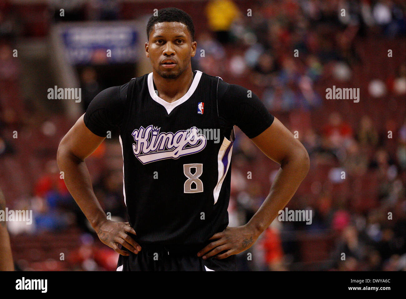 Marzo 12, 2014: i Sacramento Kings avanti Rudy Gay (8) si affaccia su durante il gioco NBA tra i Sacramento Kings e la Philadelphia 76ers presso la Wells Fargo Center di Philadelphia, Pennsylvania. Il Re ha vinto 115-98. Christopher Szagola/Cal Sport Media Foto Stock