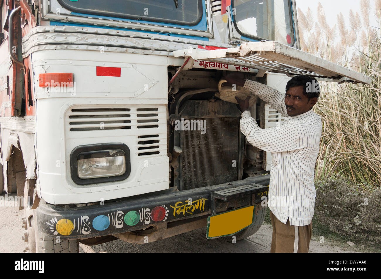 1 rurale indiano uomo Carrello di riparazione Foto Stock