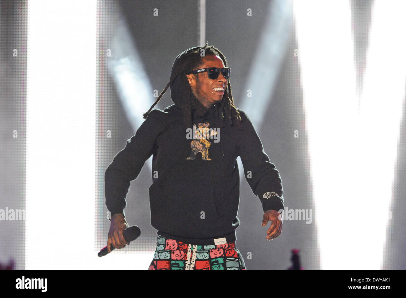 Austin, Texas, Stati Uniti d'America. 13 Mar, 2014. Lil Wayne saluta il pubblico all'inizio del mtvU Woodie Awards durante SXSW il 13 marzo 2014 di Austin in Texas - USA. © Manuel Nauta/NurPhoto/ZUMAPRESS.com/Alamy Live News Foto Stock