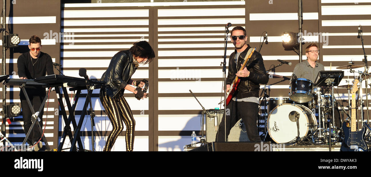 Austin, Texas, Stati Uniti d'America. 13 Mar, 2014. La band Phantogram esegue al mtvU Woodie Awards durante SXSW il 13 marzo 2014 di Austin in Texas - USA. © Manuel Nauta/NurPhoto/ZUMAPRESS.com/Alamy Live News Foto Stock