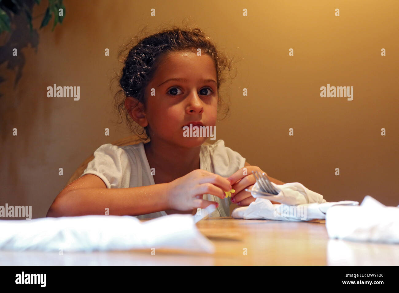 Du Bois, Stati Uniti d'America, bambina sembra confusa Foto Stock