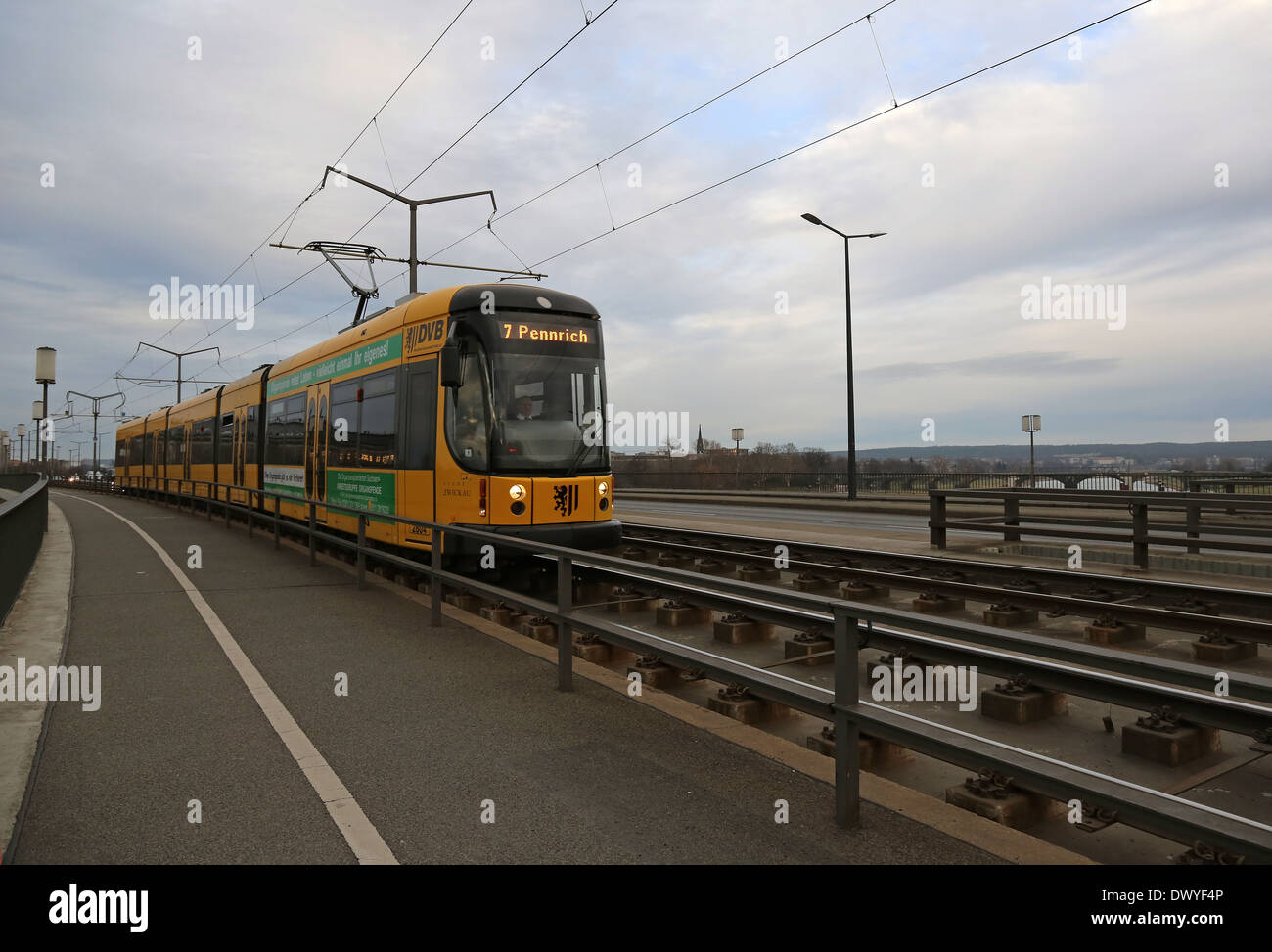 Dresden, Germania, tram di Dresda il trasporto su Carolabruecke Foto Stock