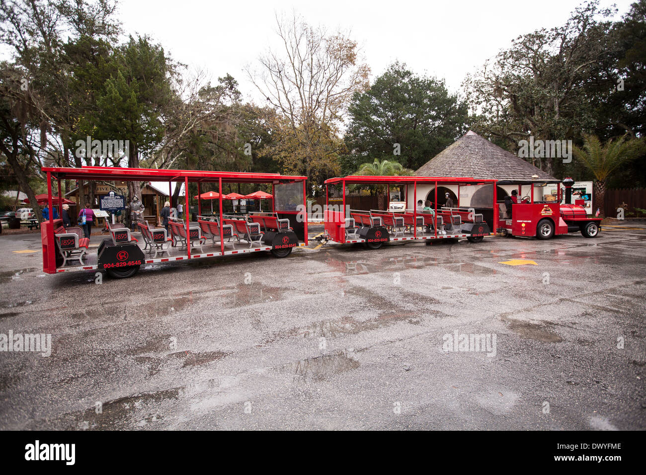 Il Trenino Rosso carrello è visto alla fontana della giovinezza del Parco Archeologico dalla stazione di Sant'Agostino, Florida Foto Stock