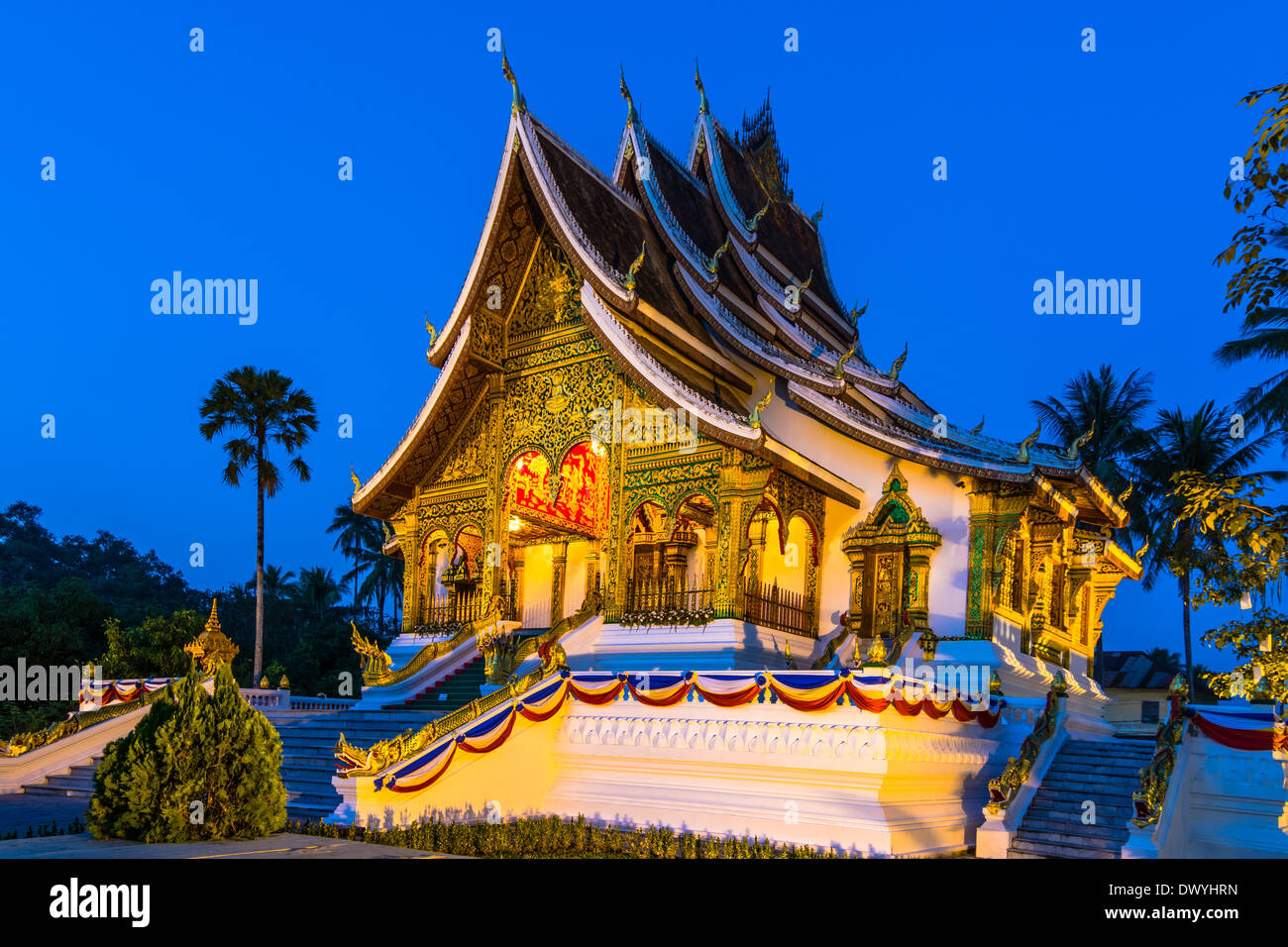 Tempio buddista nella notte, Luang Prabang, Laos Foto Stock