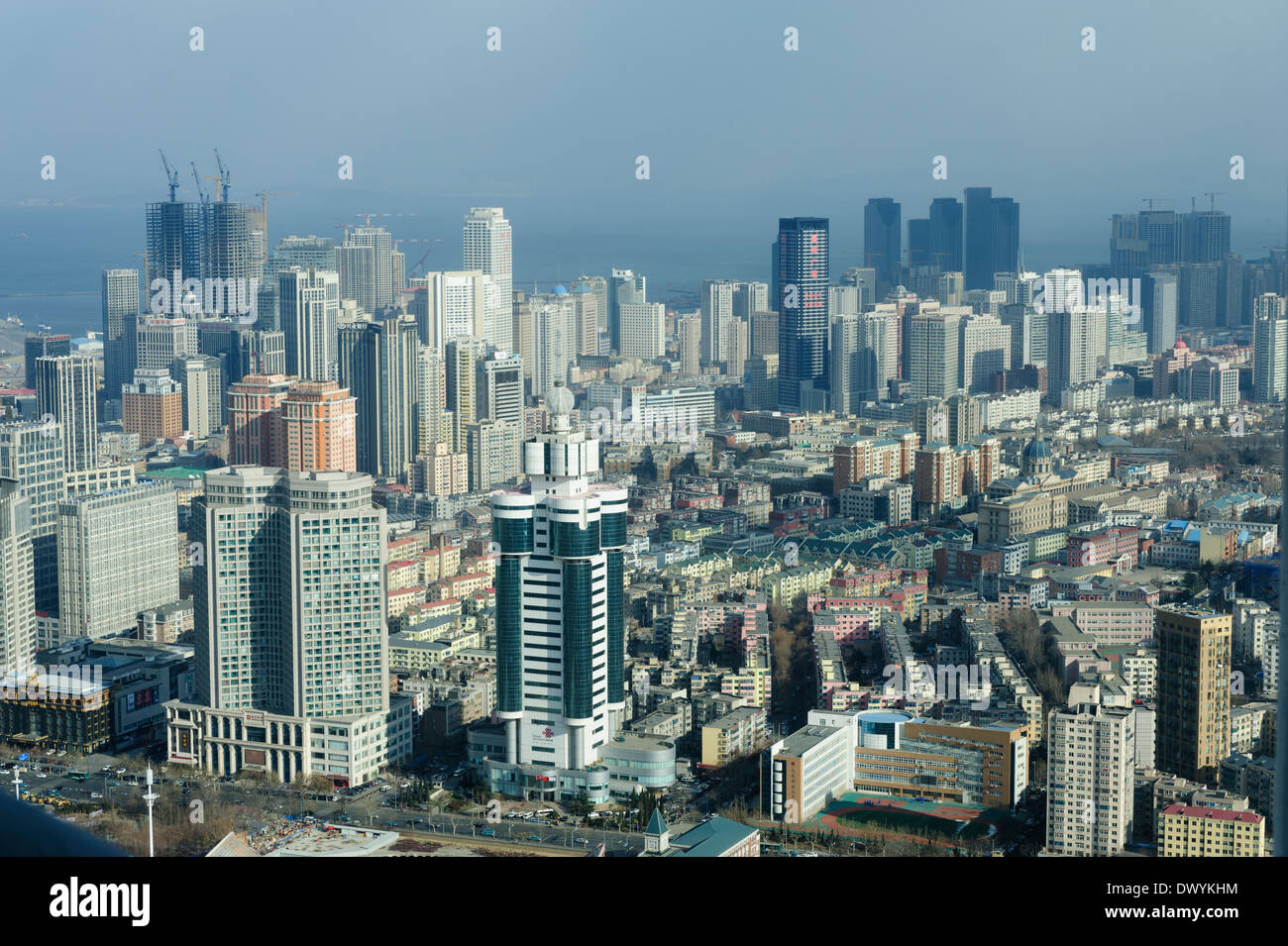 Vista aerea di Dalian, visto dalla torre della televisione. Provincia di Liaoning , Cina. Foto Stock