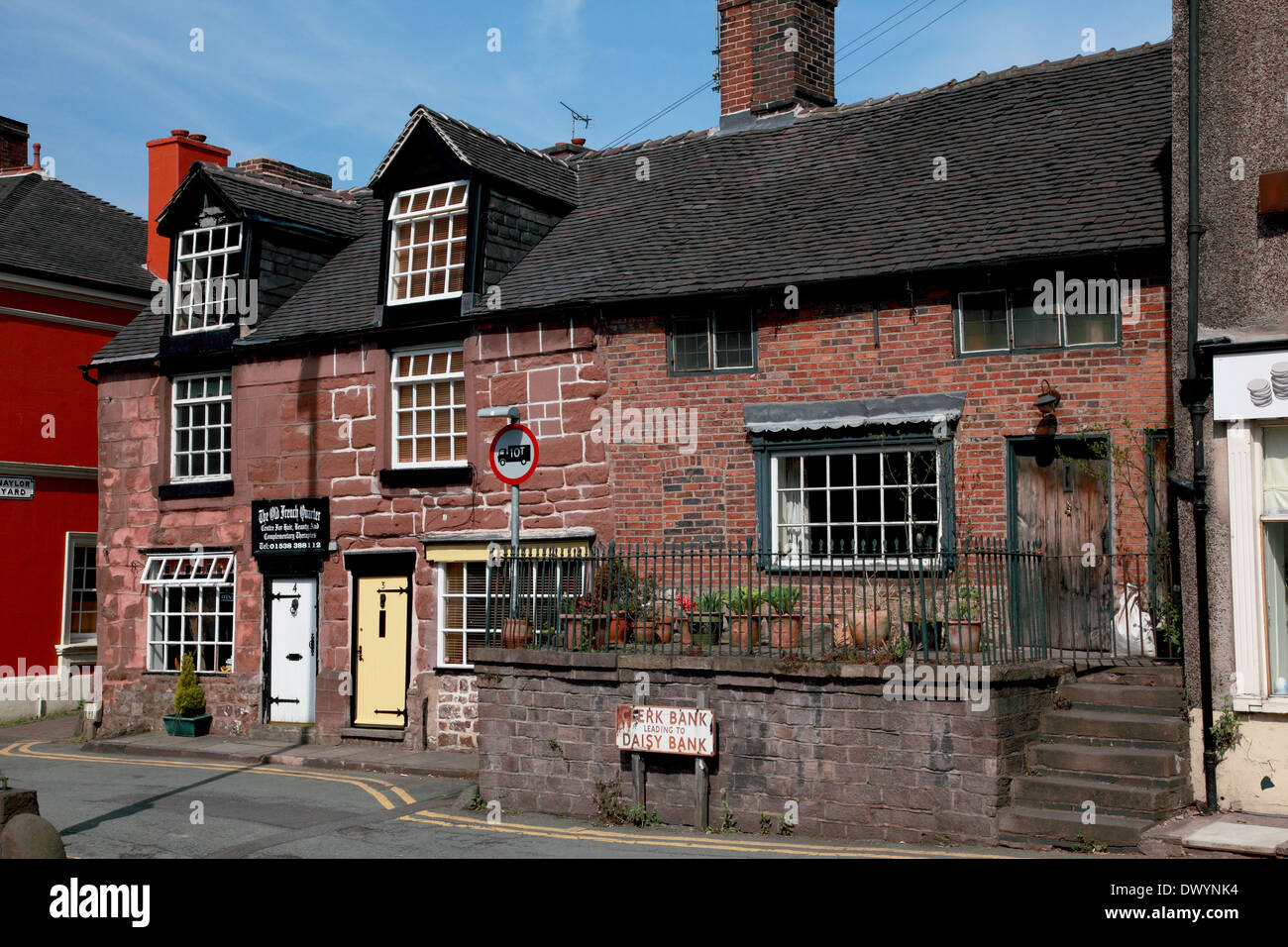 Case sulla banca addetto a Leek, Staffordshire Moorlands Foto Stock