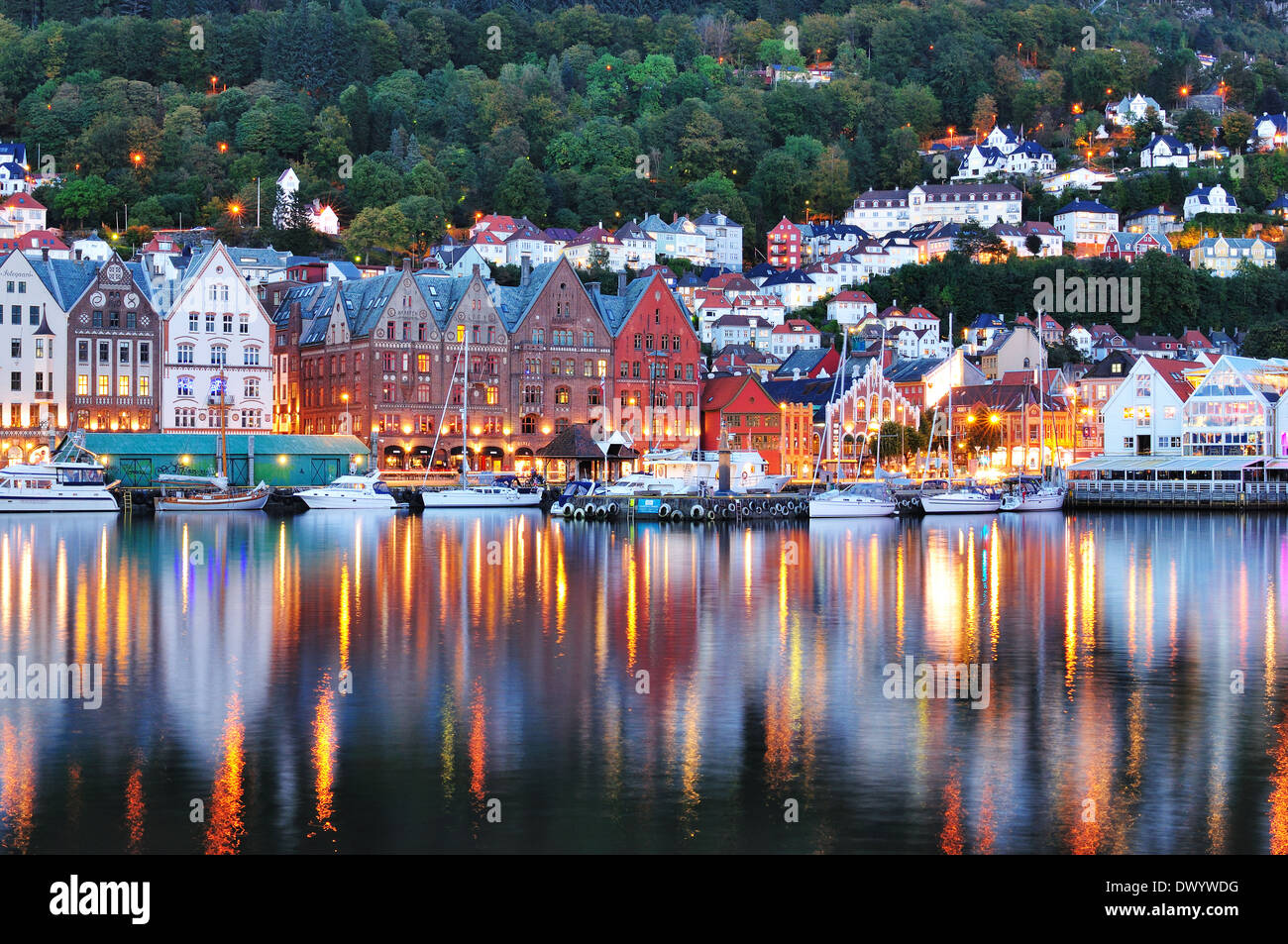 Bergen in Norvegia panorama notturno Foto Stock