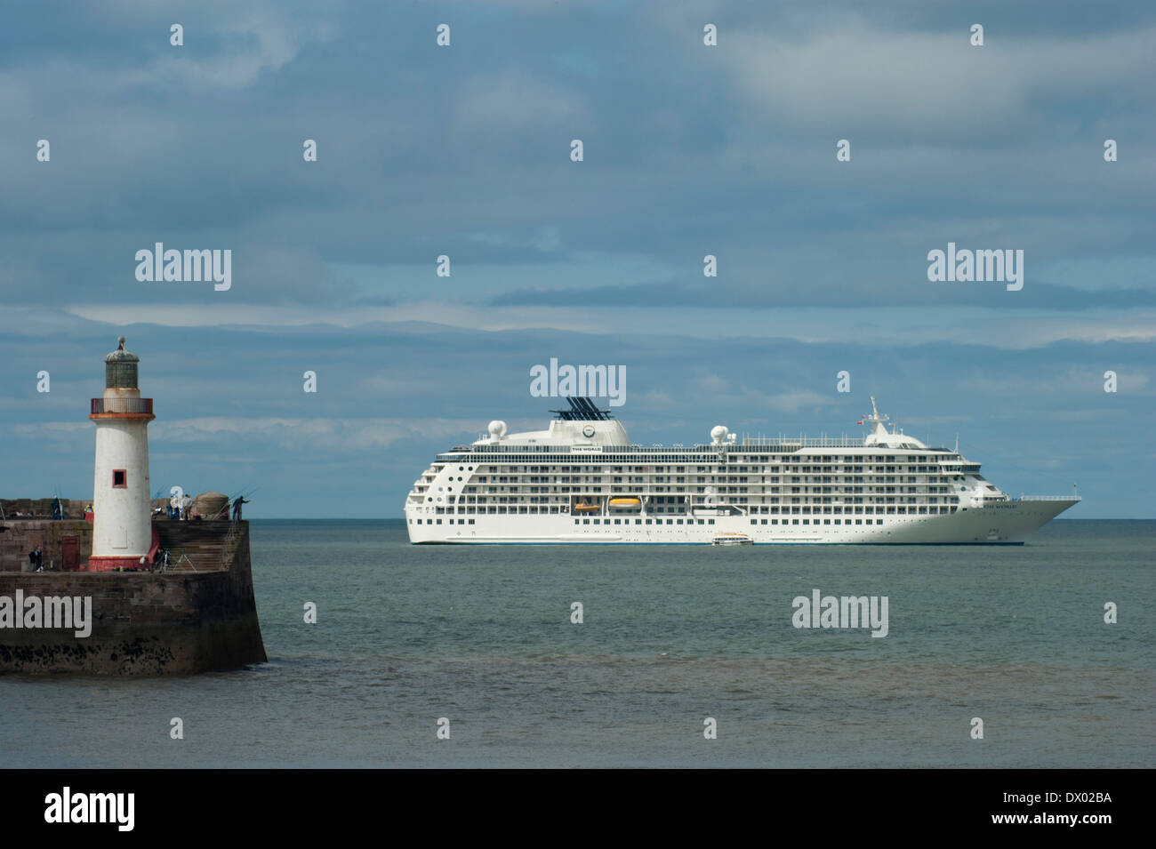 Il residenziale di lusso nave da crociera MS il mondo visitando Whitehaven, Cumbria, Inghilterra Foto Stock