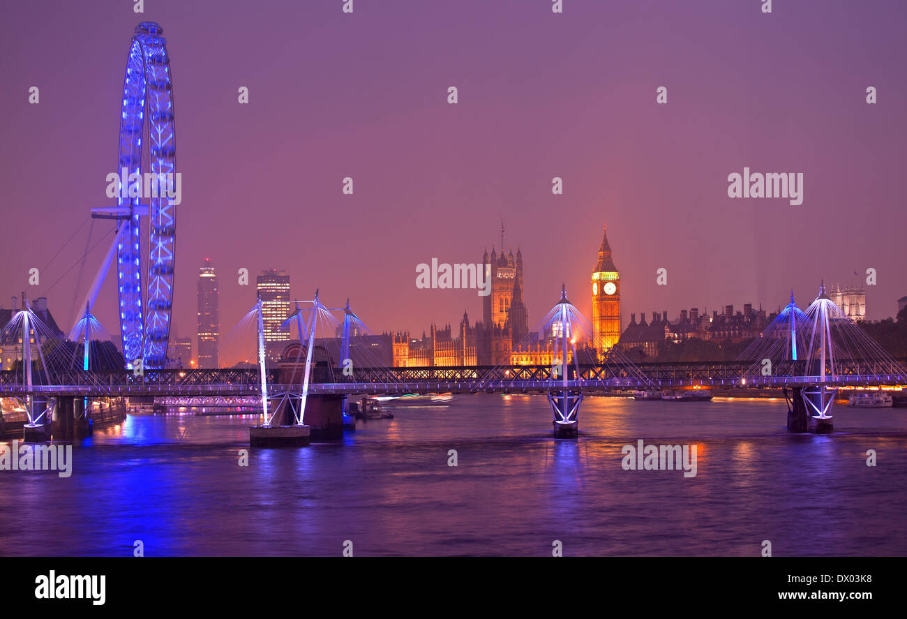 Il London Eye al crepuscolo in Londra Foto Stock