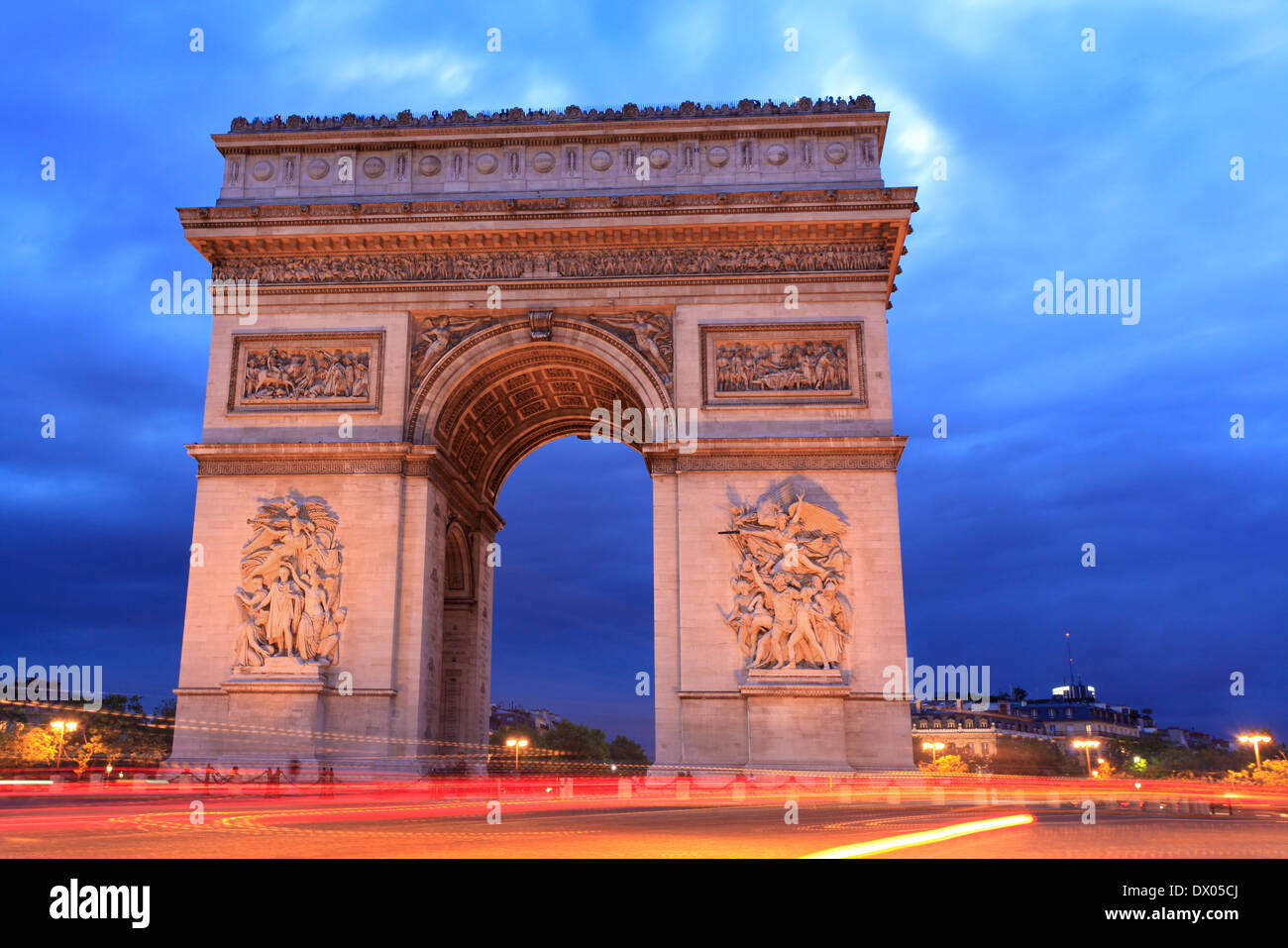 Arc de Triomphe al crepuscolo, Parigi, Francia Foto Stock
