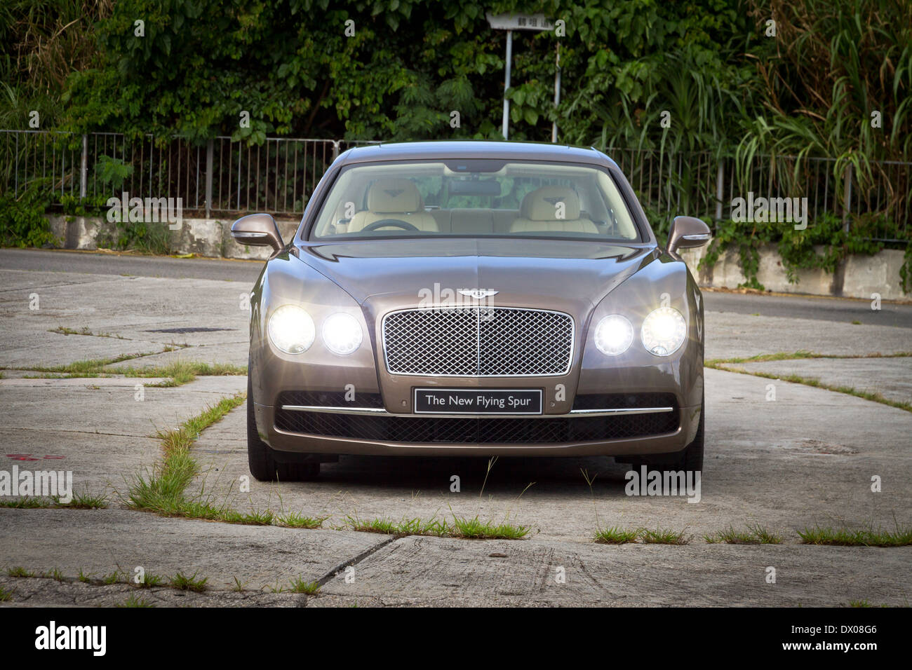 Bentley il nuovo Flying Spur 2013 Modello con colore dorato Foto Stock