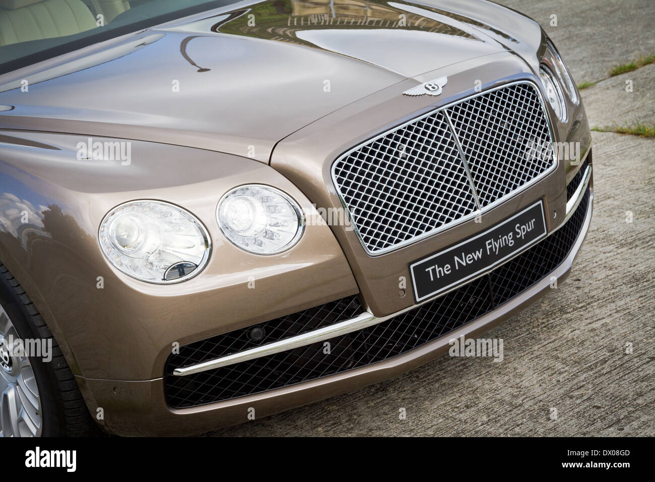 Bentley il nuovo Flying Spur 2013 Modello con colore dorato Foto Stock