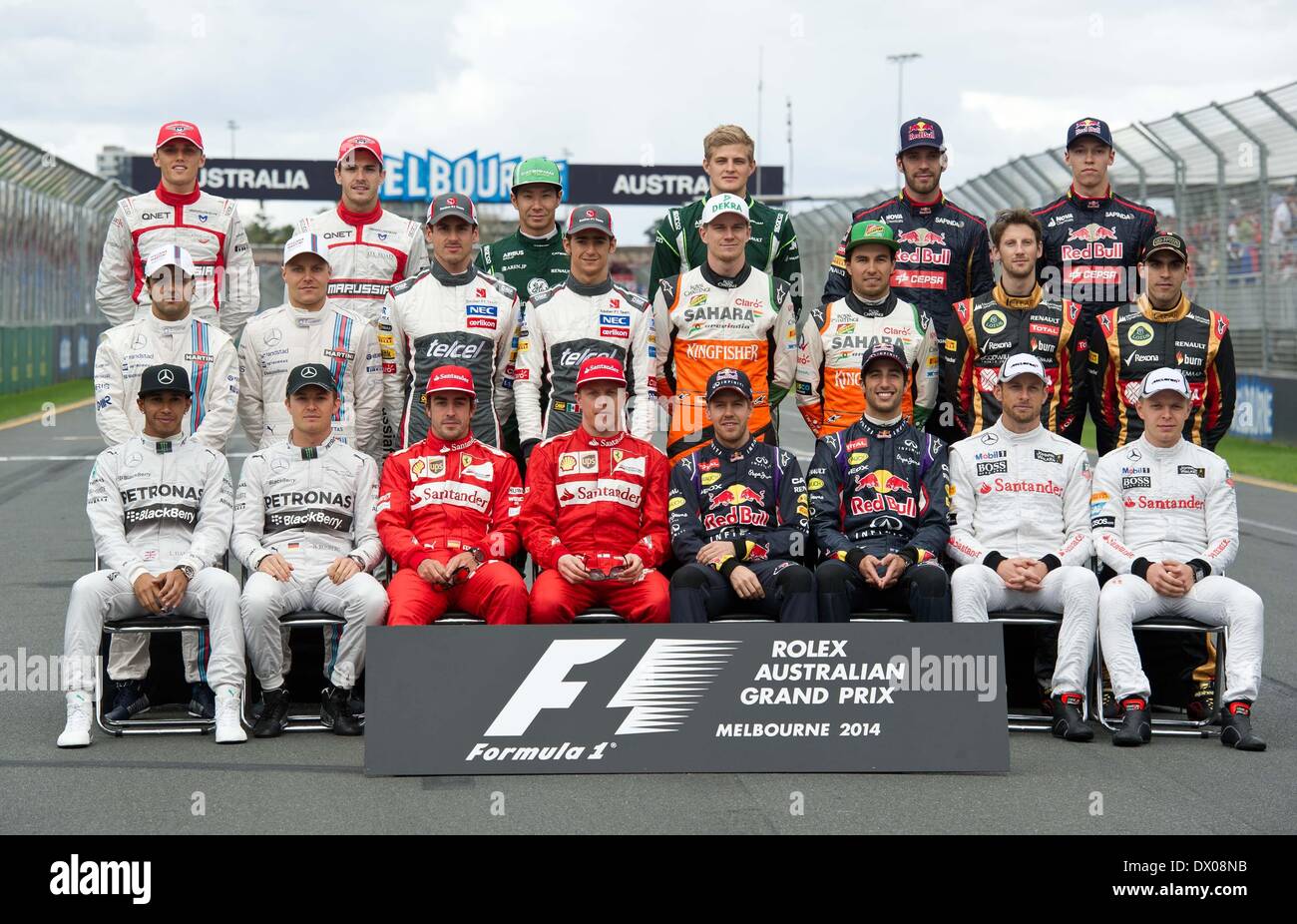 Melbourne, Australia. 16 Mar, 2014. Piloti di Formula Uno comportano per le foto prima della Australian Formula One Grand Prix sul circuito dell'Albert Park di Melbourne, Australia, 16 marzo 2014. Credito: Bai Xue/Xinhua/Alamy Live News Foto Stock