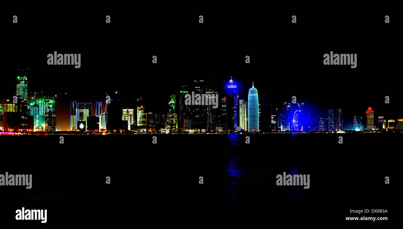 Doha skyline notturno Foto Stock