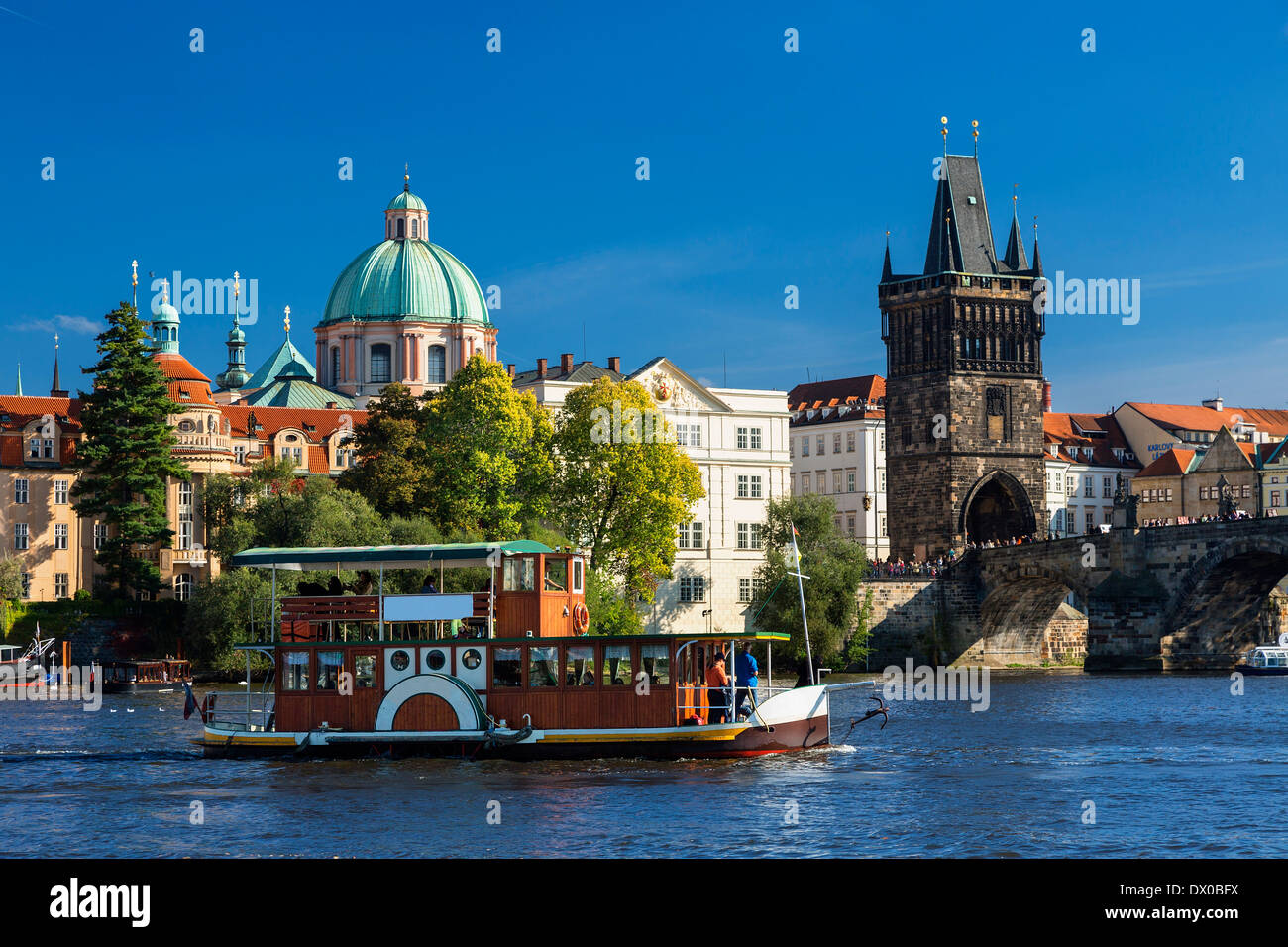 Praga, tour in barca sul fiume Moldava Foto Stock