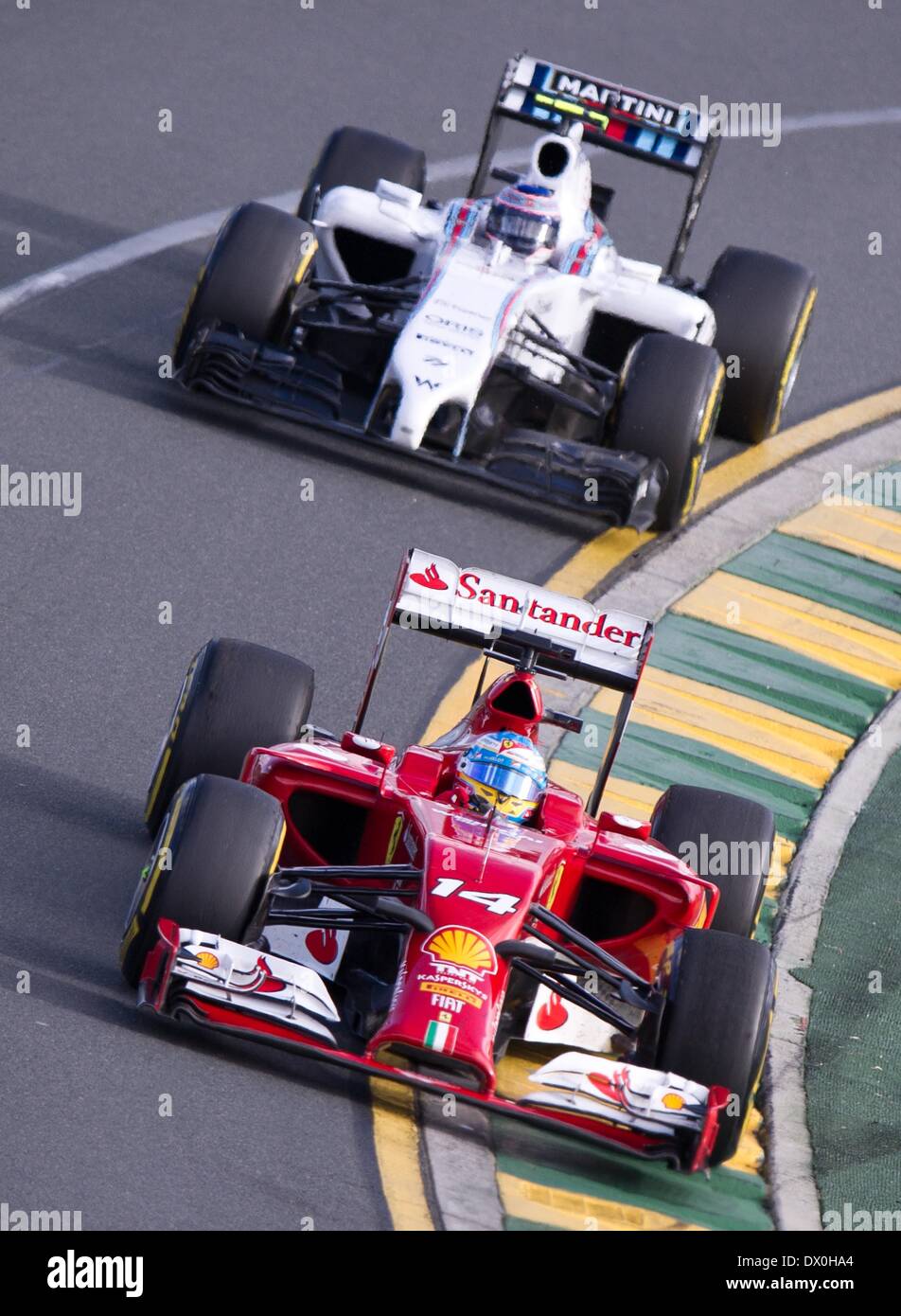 Melbourne, Australia. 16 Mar, 2014. Ferrari di Formula Uno Pilota Fernando Alonso (anteriore) di unità in Spagna durante il periodo della Formula Uno Australian Grand Prix all'Albert Park circuito di Melbourne, Australia, 16 marzo 2014. Credito: Bai Xue/Xinhua/Alamy Live News Foto Stock