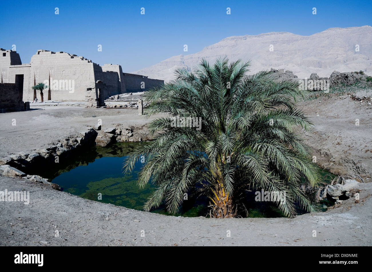 Tempio mortuario di Ramses III a Medinet Abu: il lago sacro Foto Stock