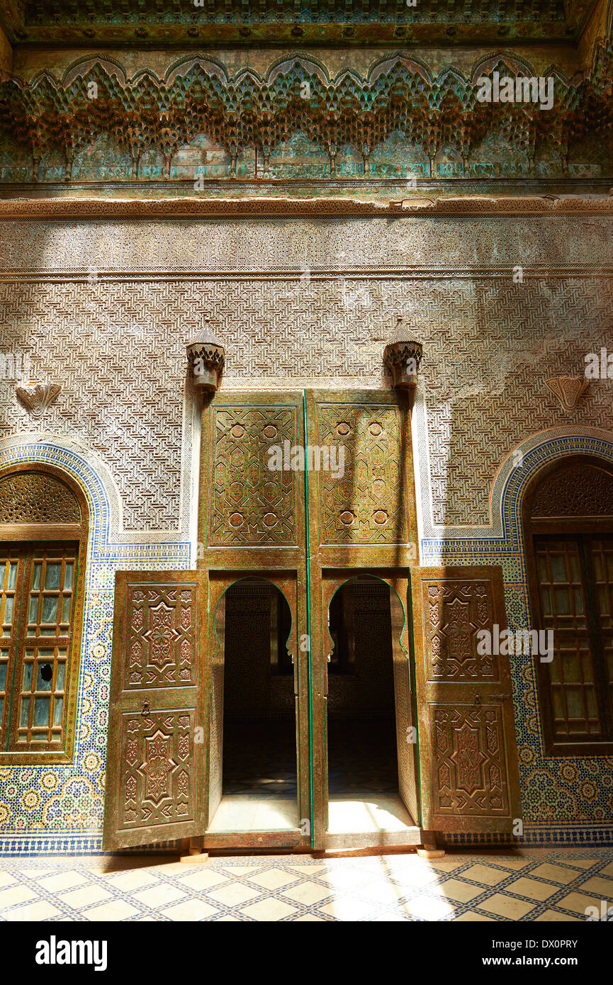 Berber Muqarnas Arabesque lavori in gesso Kashah di Telouet, Marocco Foto Stock