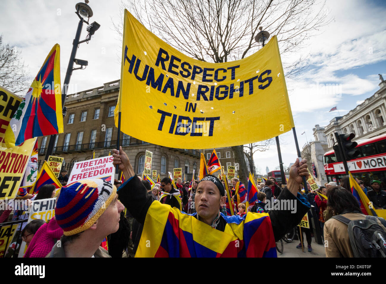 Tibet annuale marcia di protesta per la libertà da occupazione cinese a Londra Foto Stock