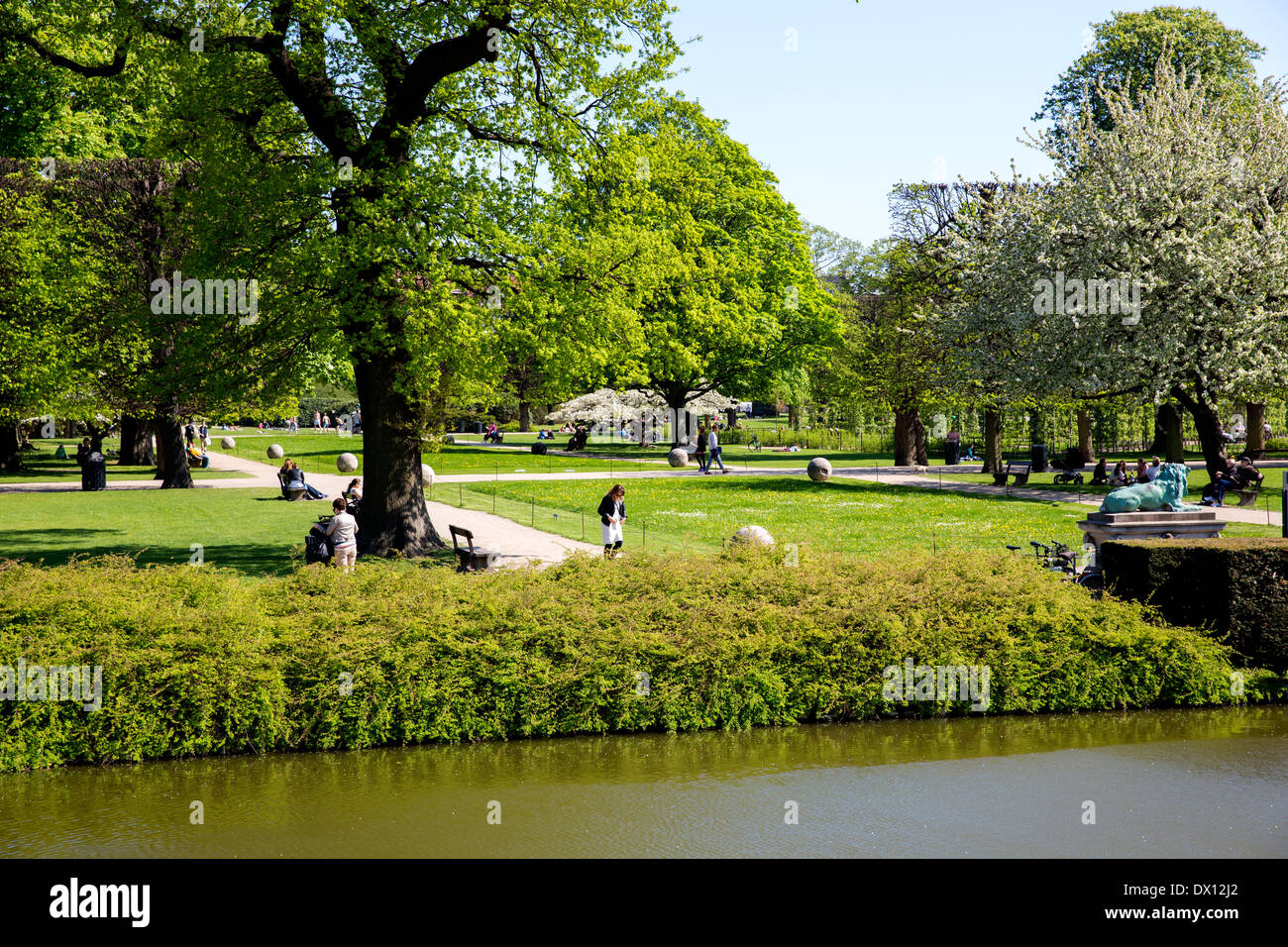 Il parco adiacente il castello di Rosenborg a Copenaghen Foto Stock