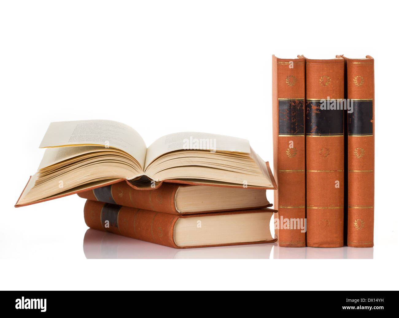 Libri antichi close up su sfondo bianco Foto Stock