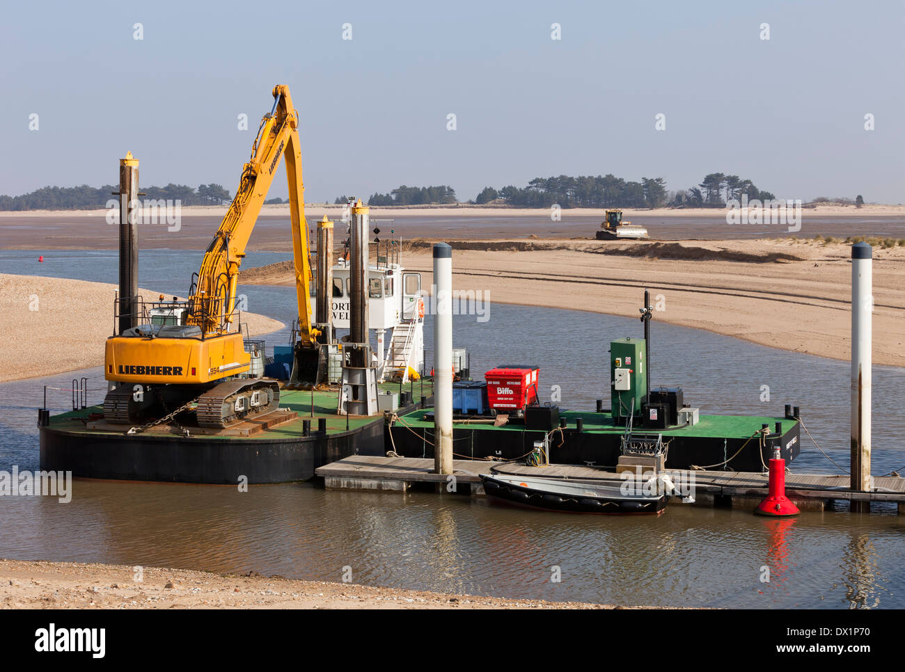 Un rimorchiatore ormeggiati nel porto di pozzetti porto esterno in Norfolk, Inghilterra Foto Stock
