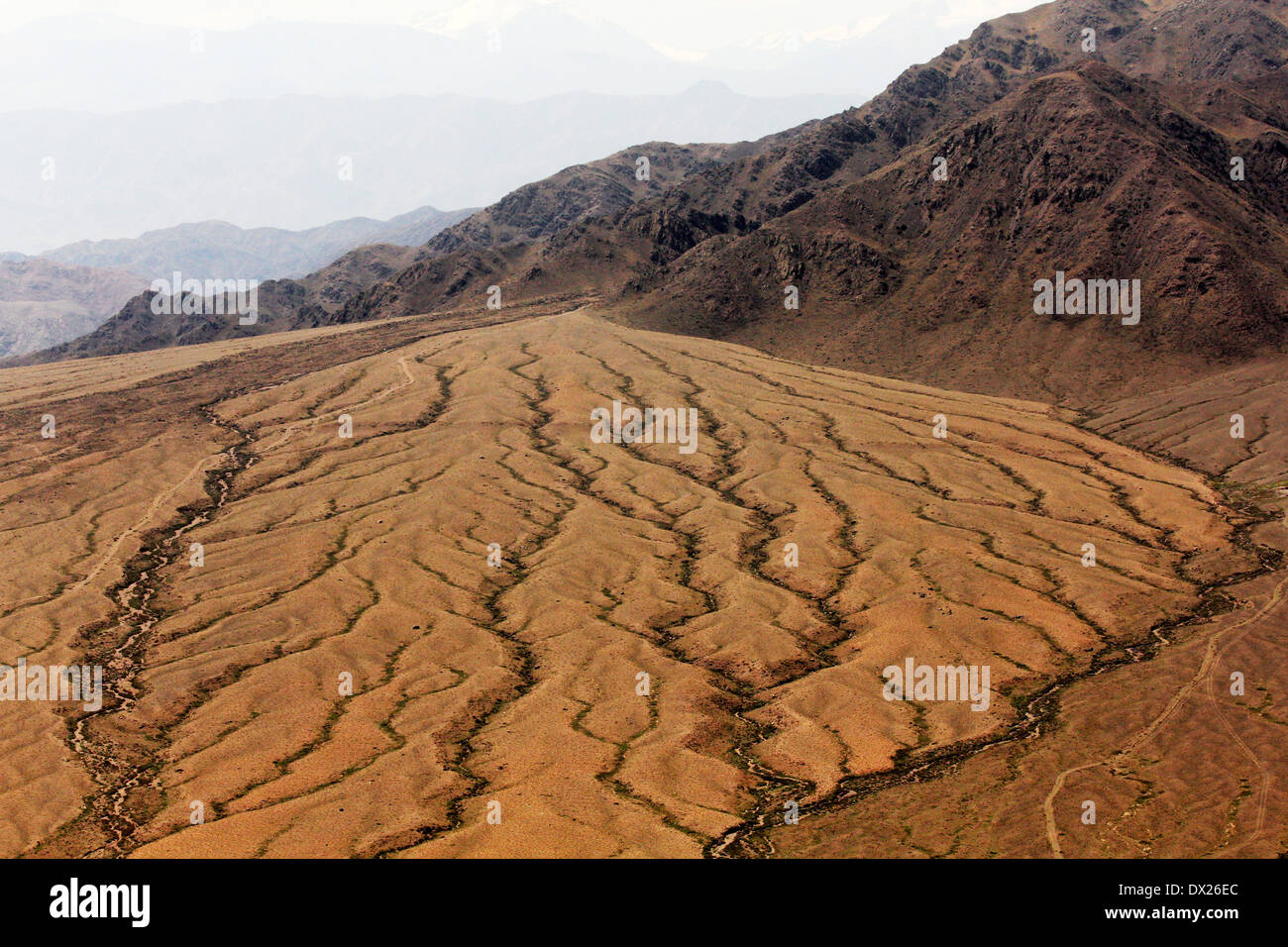 Conoide alluvionale, sulla costa meridionale del lago di Issyk-Kul, settentrionale del Kirghizistan Foto Stock