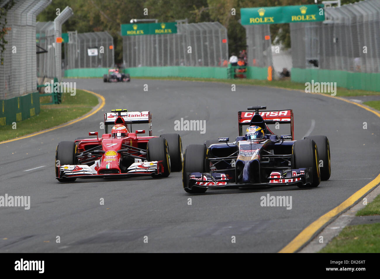 Melbourne, Australia. Il 16 marzo 2014. Kimi RÃ ikkÃ¶nen (FIN) #7, la Scuderia Ferrari e Jean-Ã‰ric Vergne (FRA) #25, la Scuderia Toro Rosso - Formula1 nel Campionato del Mondo 2014 - Round 01 a Melbourne Albert Park di Melbourne, Australia, domenica 16 marzo 2014 Credit: dpa picture alliance/Alamy Live News Foto Stock